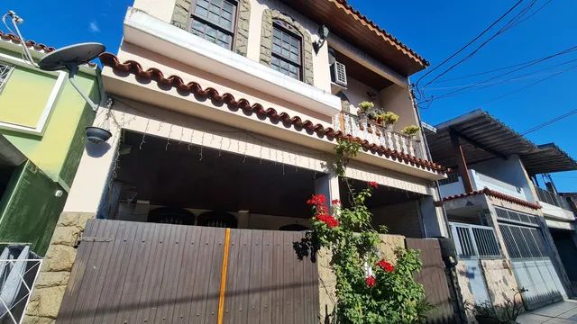Foto Casa Com 2 Quartos E Sótão Em NI - Rj Essolandia
