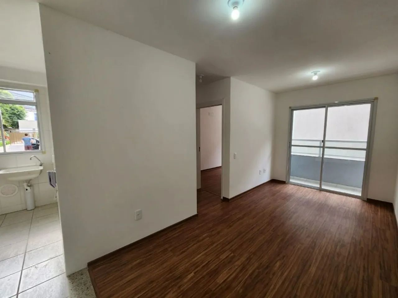 Foto Apartamento Com 2 Quartos Para Alugar, 49 M² Por R$ 667/mês - Moqueta  Moquetá