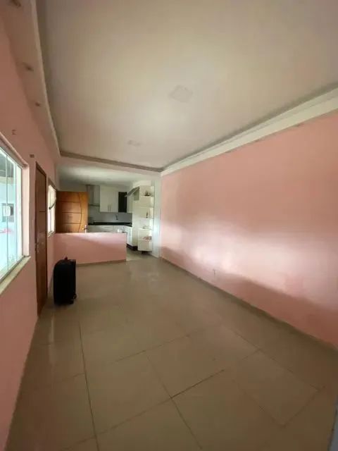 Foto Casa Com 3 Quarto(s) E 3 Banheiro(s) Para Alugar, 200 M² Por R$ 1800 / Comendador Soares