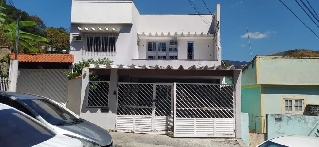 Foto Casa Grabde Em NI Com Escritório Indeppendente, 03 Suítes E 0 Caonze
