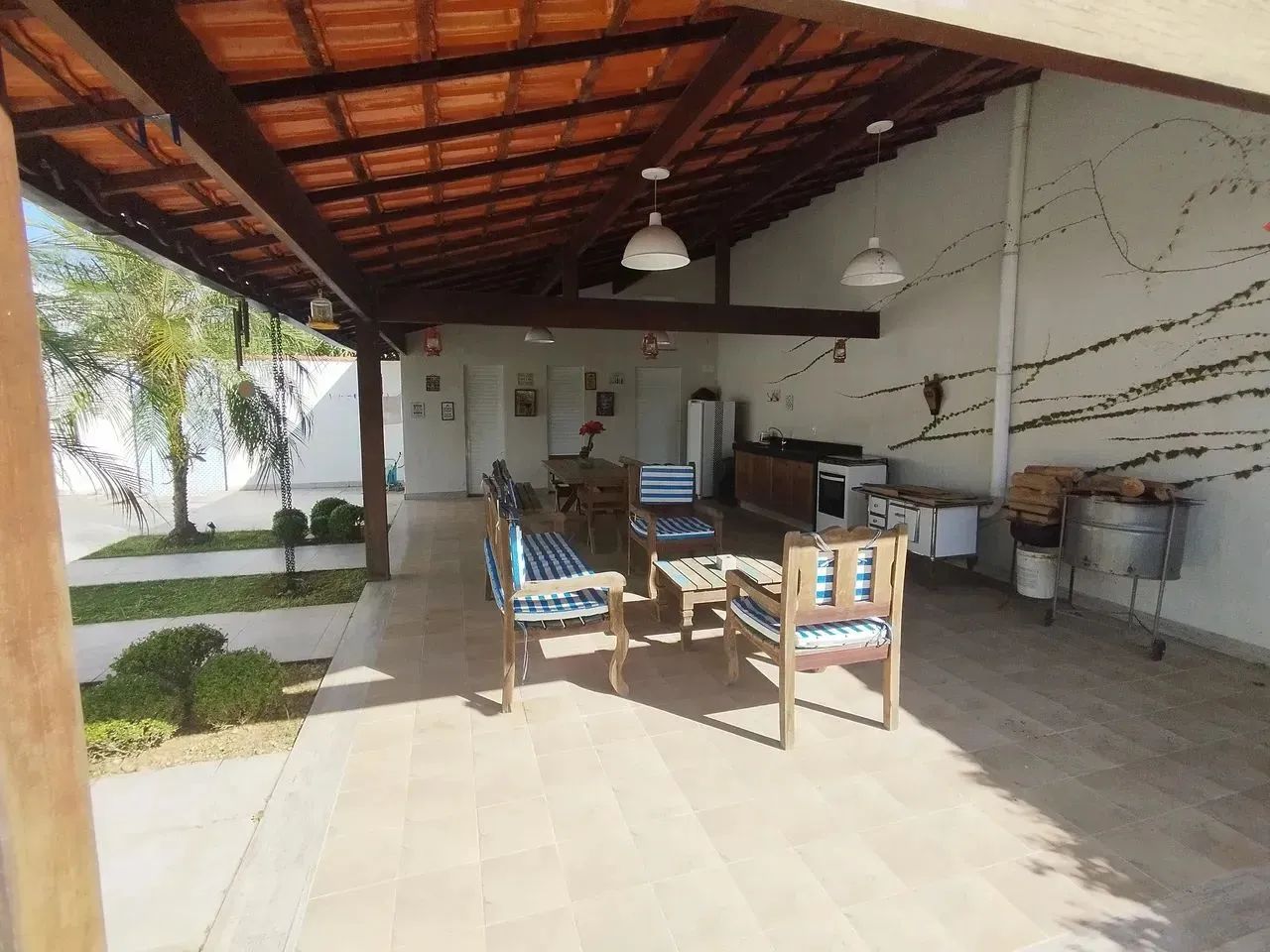 Foto Casa Com 03 Quartos Sendo 01 Suíte E Piscina No Centro De Tinguá Para  Tinguá