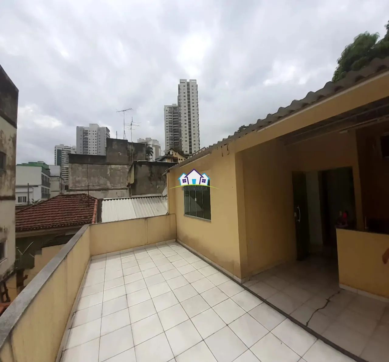 Foto Casa Para Locação No Centro De NI-rj: 2 Quartos, 1 Sala, 1 Ba Jardim São João