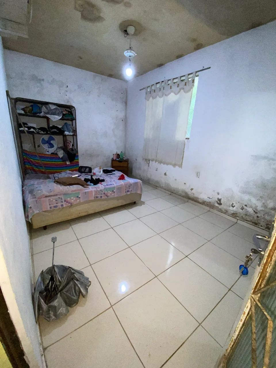 Foto Vendo Terreno Com 1 Casa Ambaí
