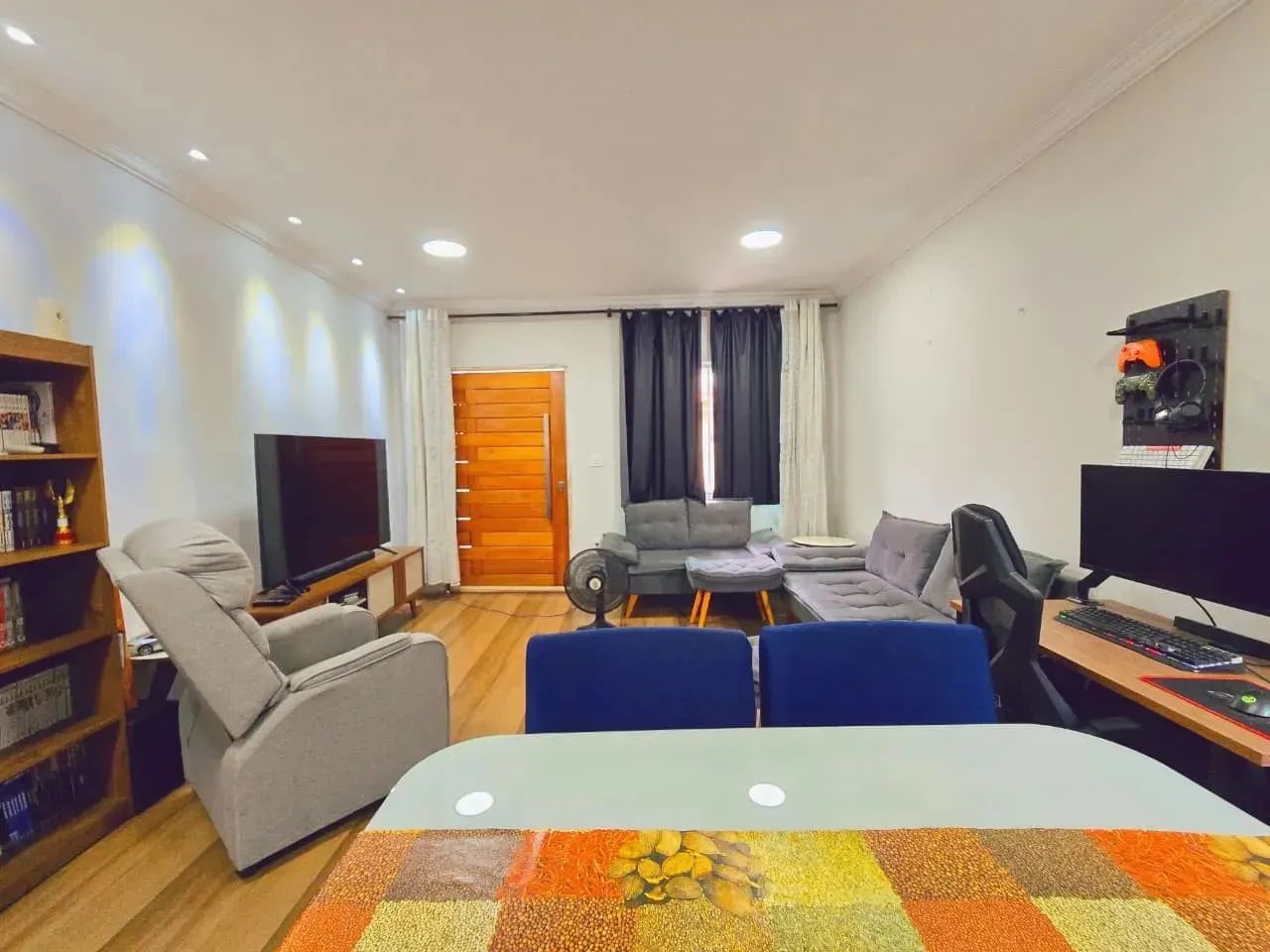 Foto Linda Casa Independente E Frente De Rua Com Piscina E Placa Solar Viga