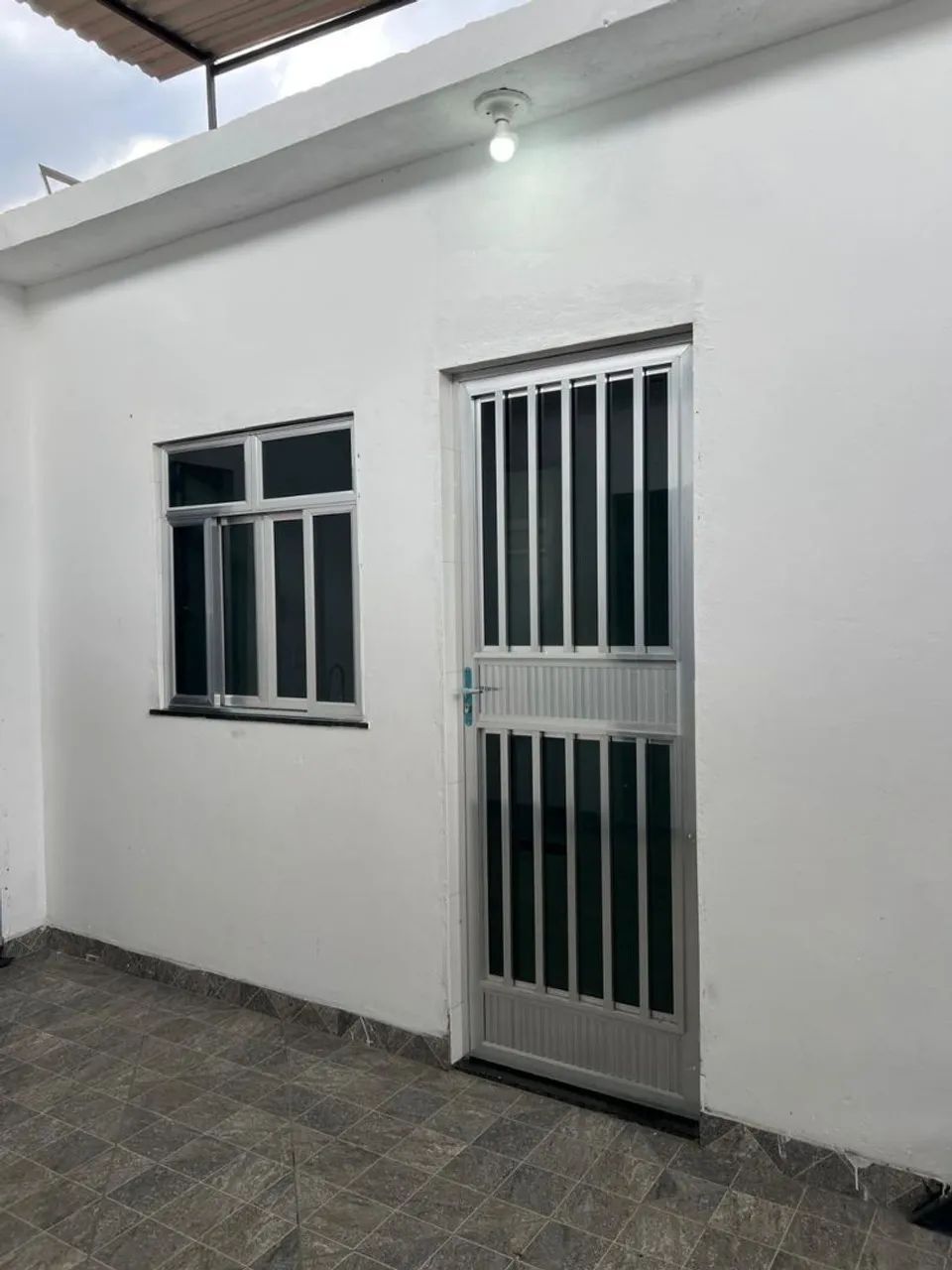 Foto Alugo Kitinet Com Quarto, Cozinha E Banheiro Moquetá