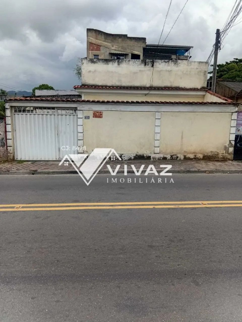 Foto Excelente Casa Frente De Rua Com 02 Quartos Varanda Quintal E Garagem  Prata