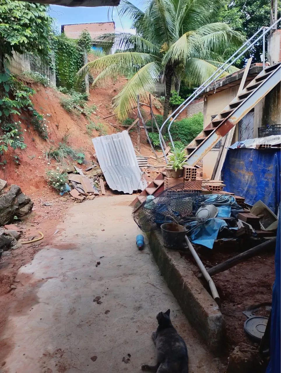 Foto Vende-se Terreno Com Casa Construída Carmari