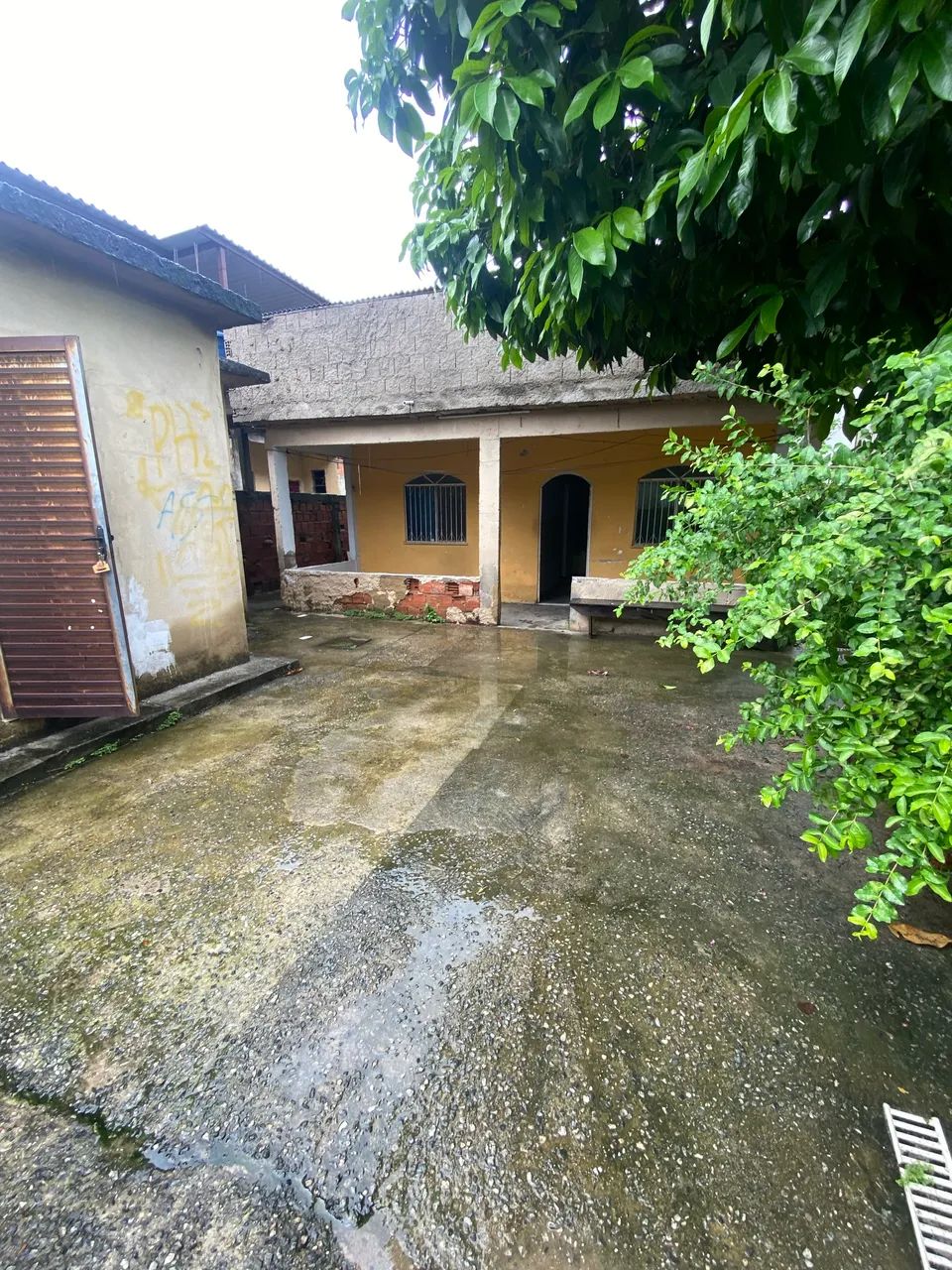 Foto Casa Com Loja Na Frente  - Kennedy ,NI Kennedy