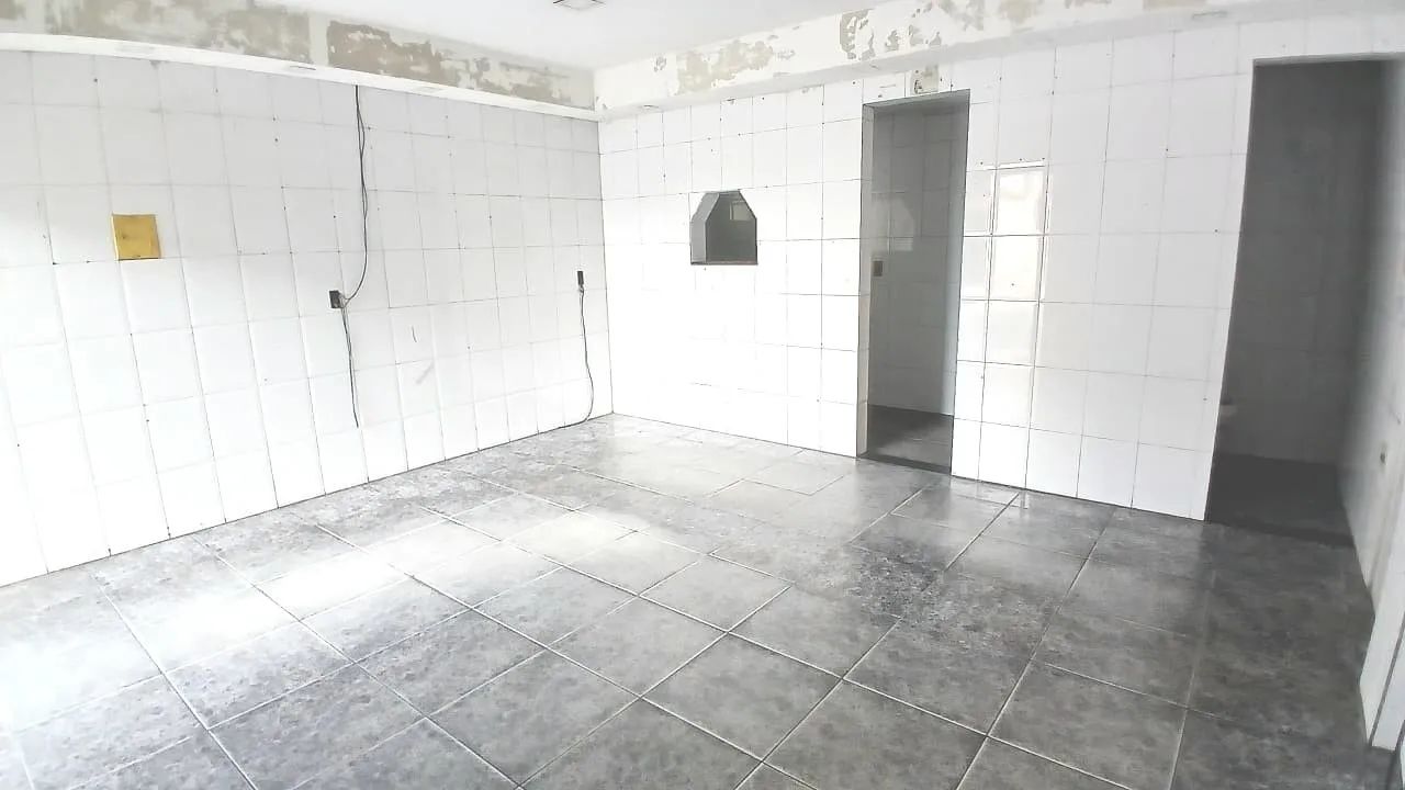 Foto Loja Para Locação Em NI, Cerâmica, 1 Dormitório, 1 Banheiro Cerâmica