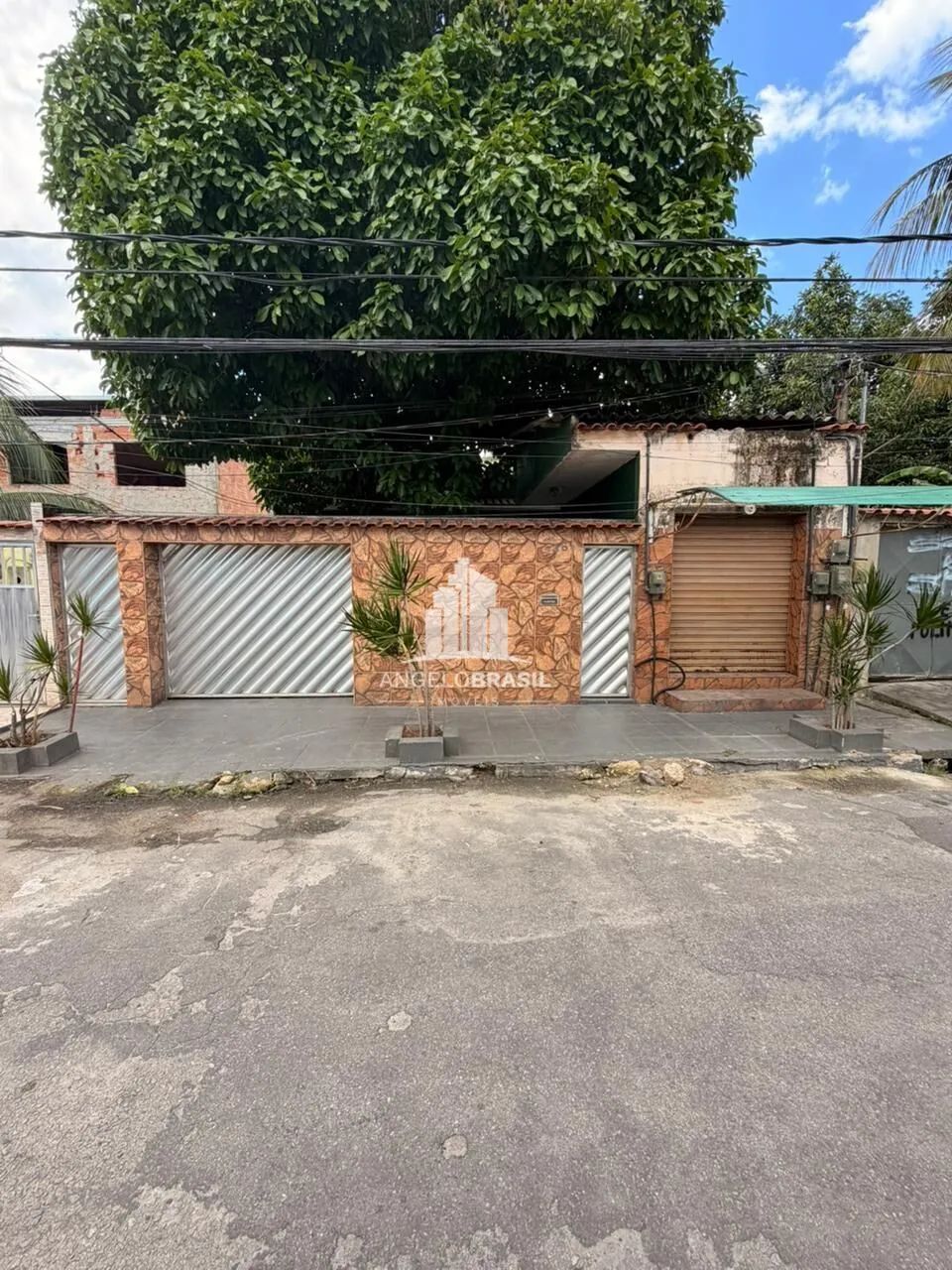 Foto Conjunto Com 3 Casas E Loja à Venda  Bairro Monte Líbano, NI Jardim Tropical