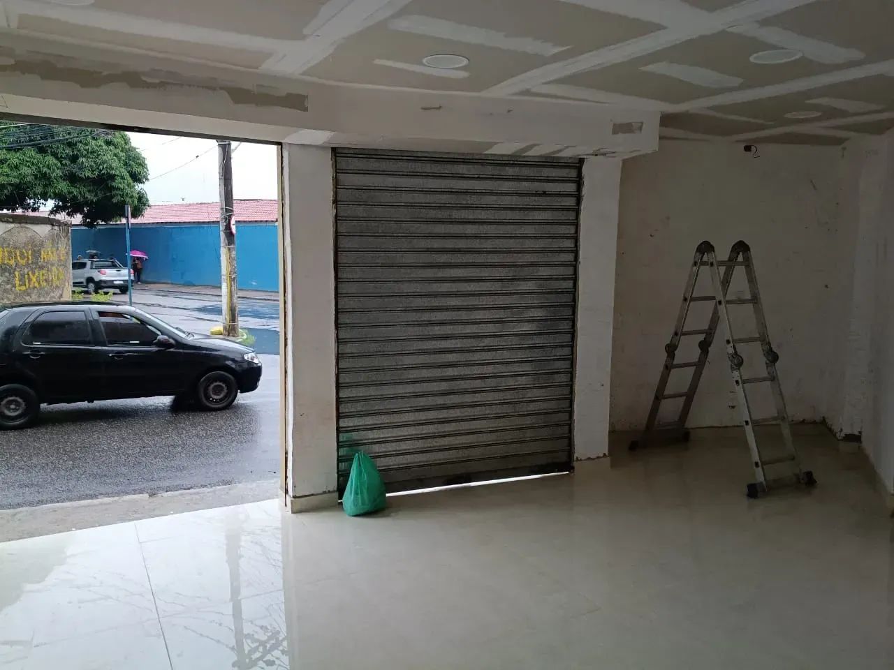 Foto Aluga-se Loja No Centro Comercial Rancho Novo Metrópole