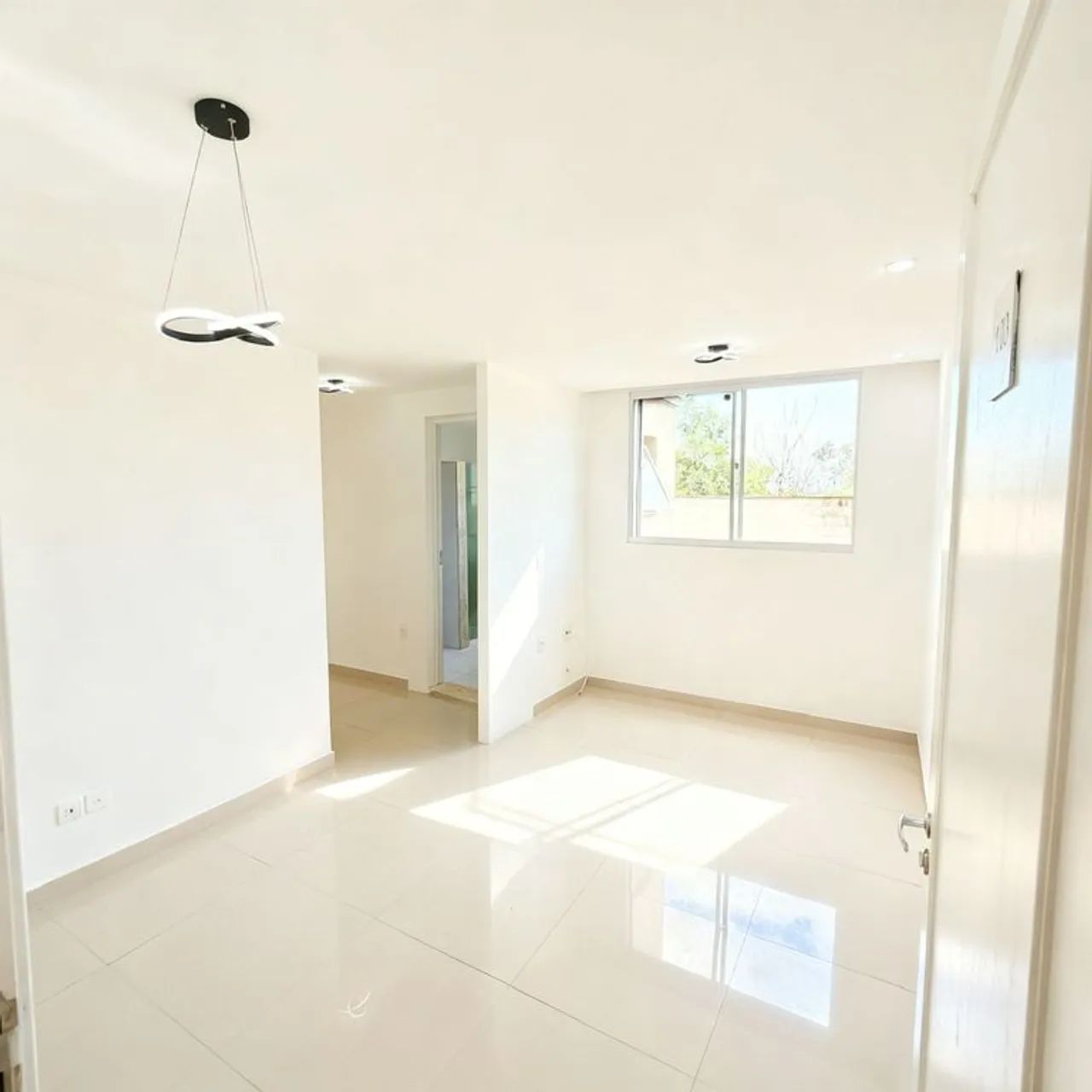 Foto Bela Vista, Amplo Quarto E Sala, Todo Reformado, é Entrar E Morar. Com Jardim Alvorada