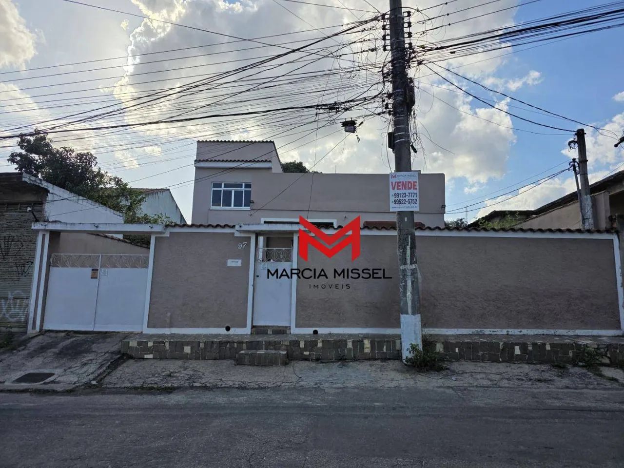 Foto Casa Com 4 Dormitórios E Piscina à Venda, 400,00 M² área Total Por R$  Vila Treze De Maio