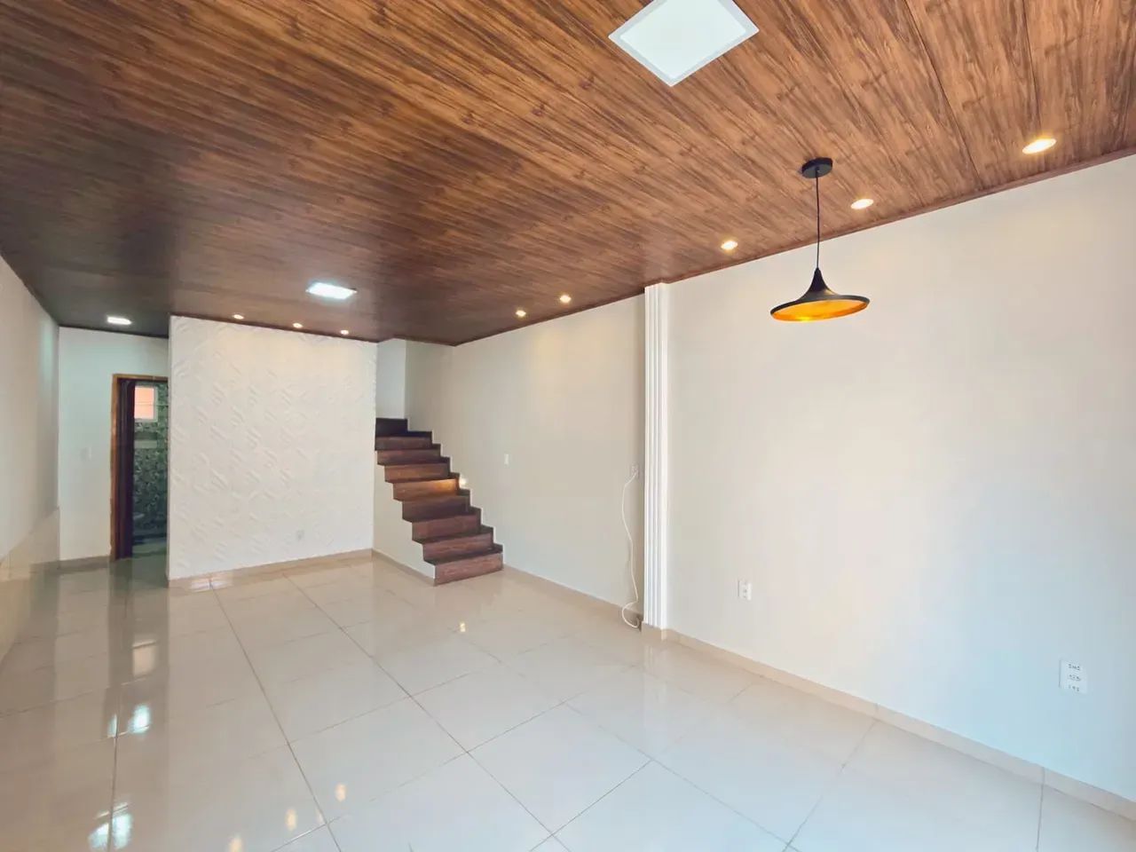 Foto Linda Casa De 02 Quartos E 02 Banheiros Em NI - Posse Carmari