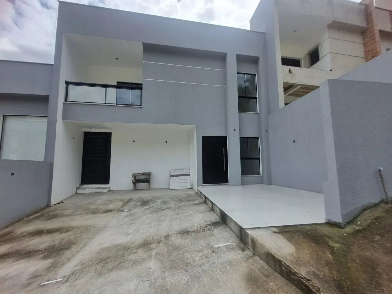 Foto Imóvel Para Venda Tem 300 Metros Quadrados Com 3 Quartos Em Da Luz - N Da Luz