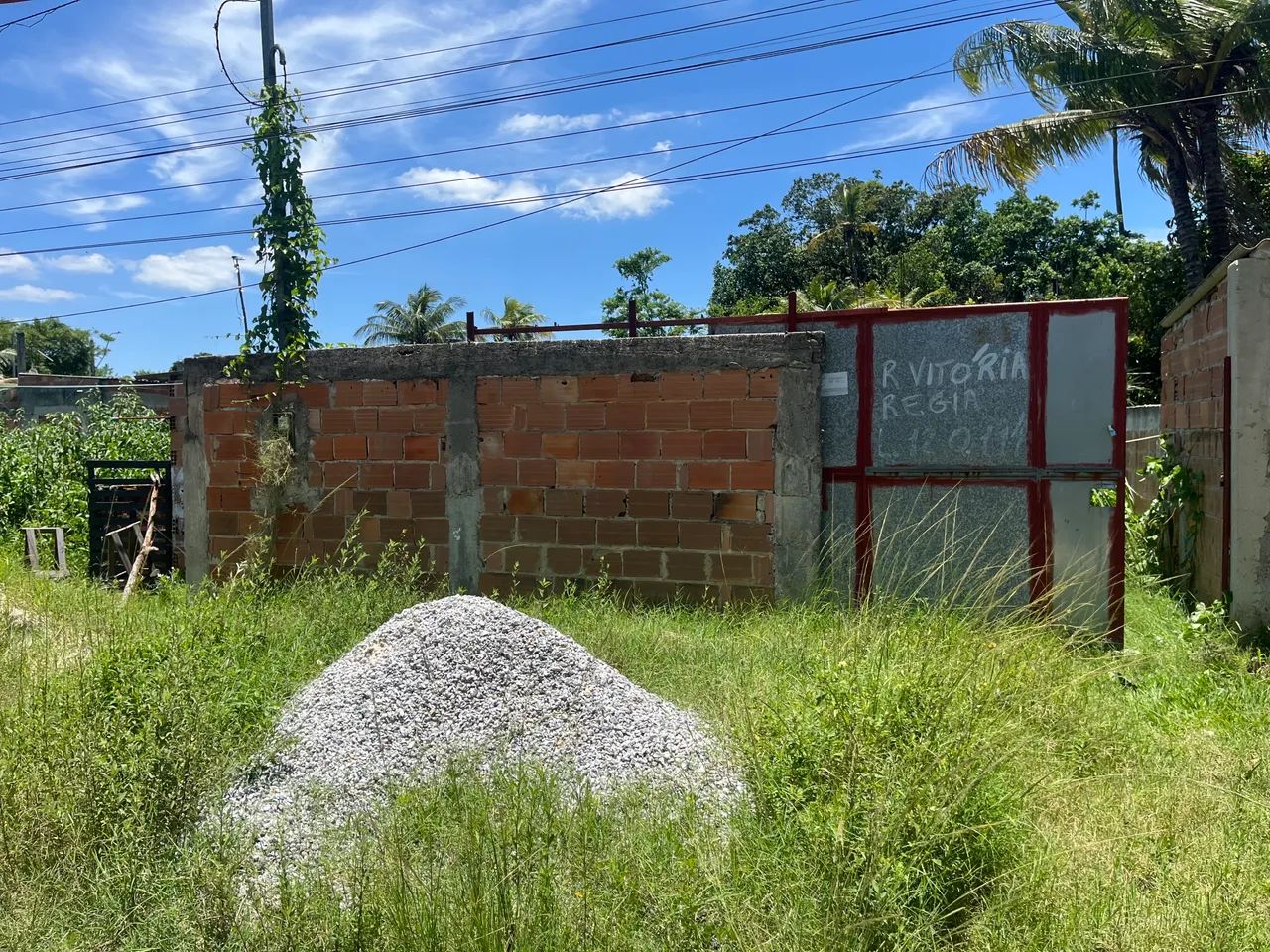 Foto Casa Em Rua Pública Prados Verdes