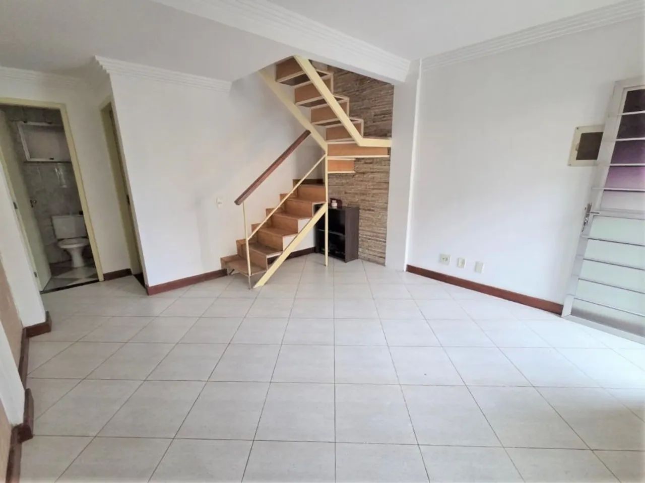 Foto Casa Com 2 Quartos Para Alugar, 60 M² Por R$ 2.314/mês - Moqueta - Nov Moquetá