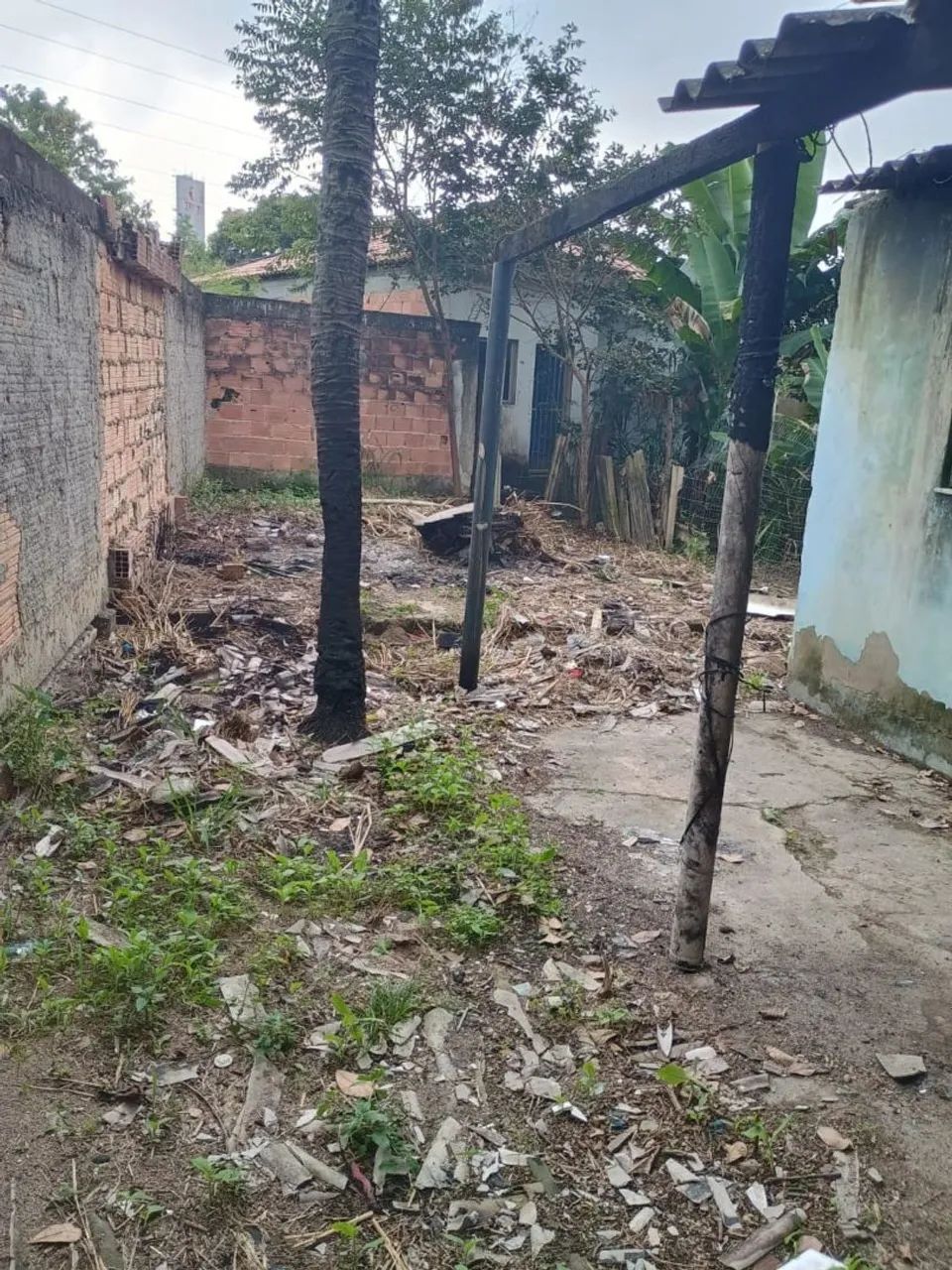 Foto Vendo Terreno Com Casa Prados Verdes