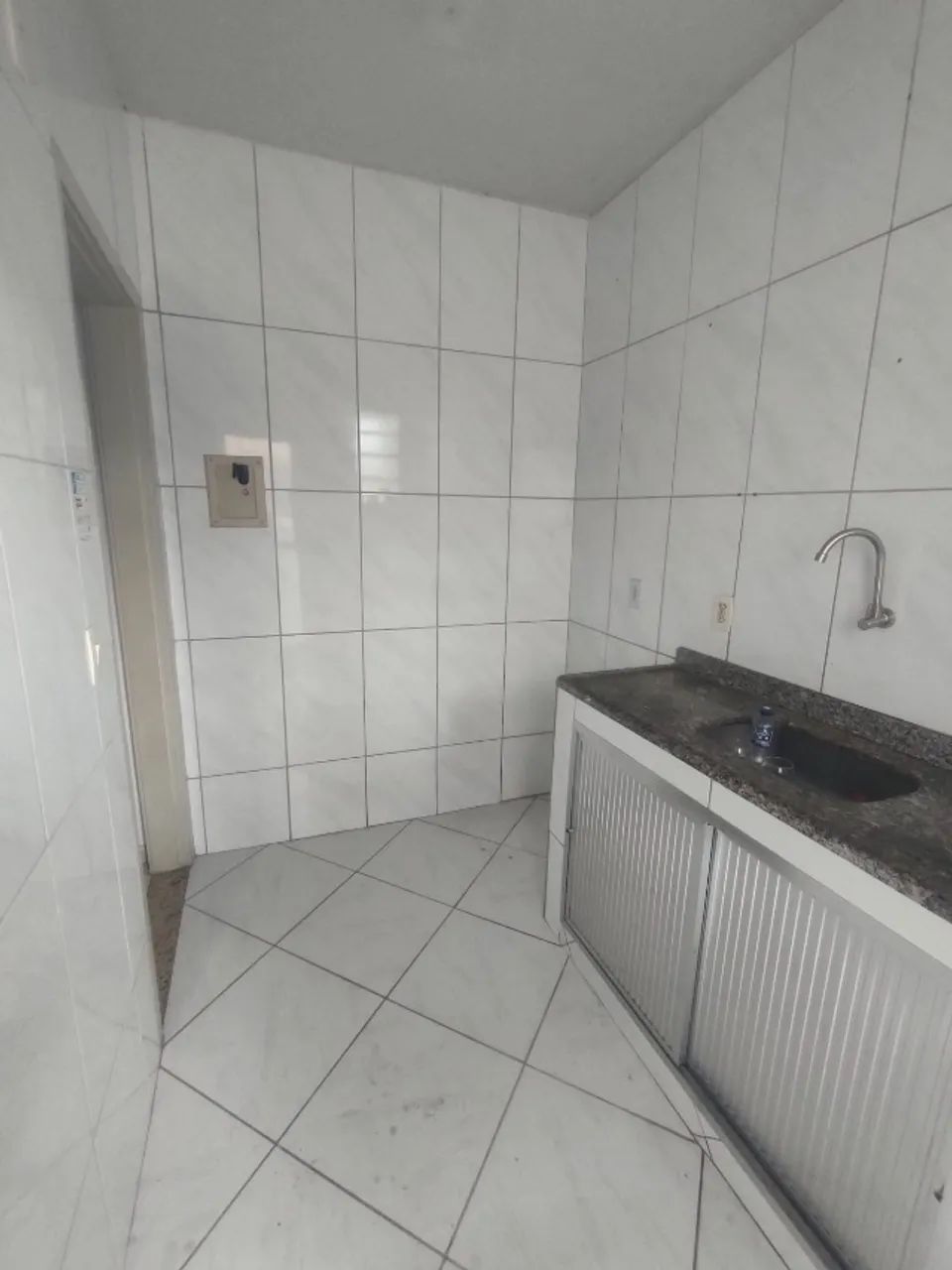 Foto Quitinete/apto 1 Quarto Na Av. Tancredo Neves - Centro/NI (Ág Comendador Soares